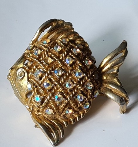 Vintage gold tone - gold, brooch