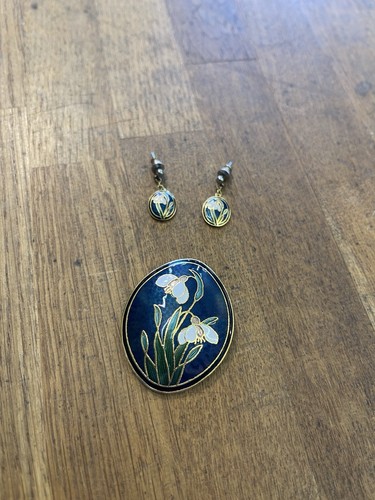 Vintage fish brown enamel - &,