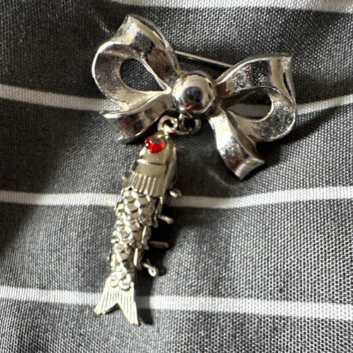 Silver tone metal bow - bow, brooch