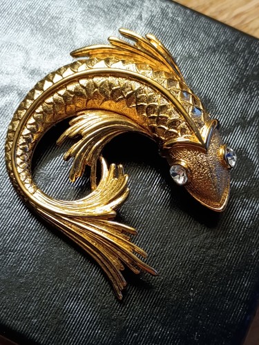 Vintage monet gold tone - tone, koi