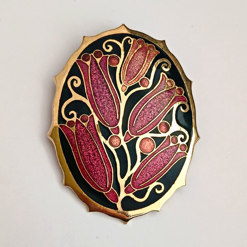 Gold tone oval - tone,