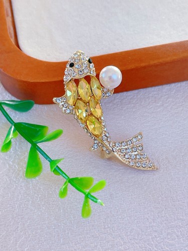 Sparkly lucky koi - sparkly, brooch