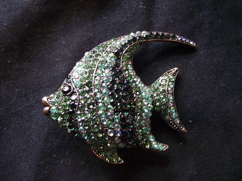 Multicoloured fish brooch - multicoloured,