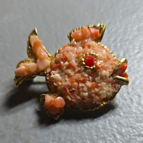 Gold tone fish - gold,