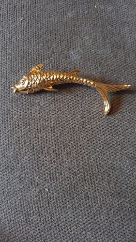 Gold tone fish - tone, broach