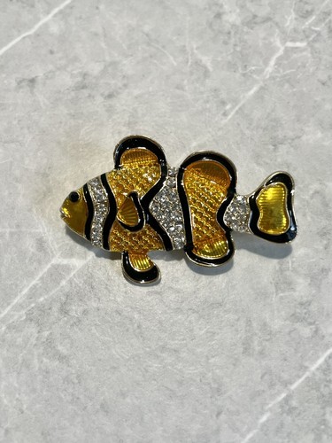 Pretty clown fish brooch - fish,