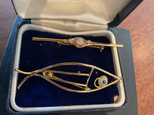 Gold tone dainty brooches - gold,