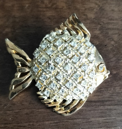 Gold tone fish brooch pin - gold,