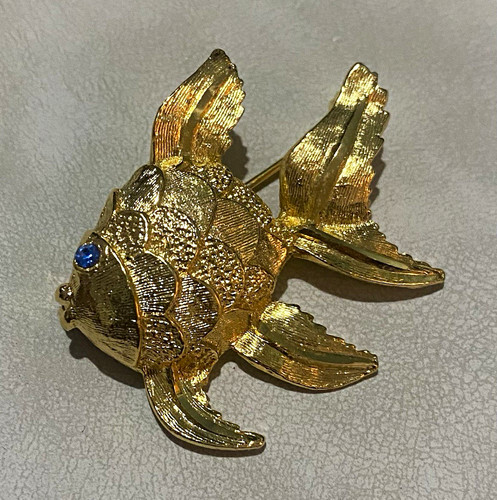 Vintage gold tone fish - gold,