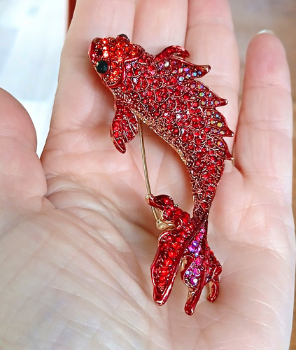 Large gold tone koy fish - gold,