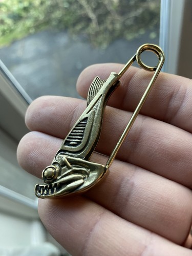 New solid brass - new, brooch