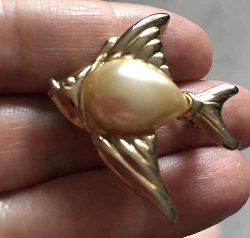 Vintage gold tone flying - gold,