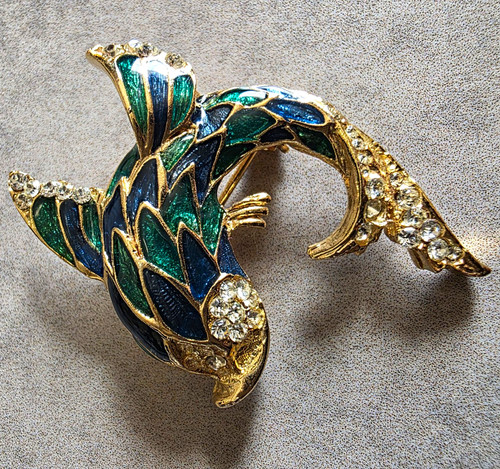 Gold tone fish - gold, brooch