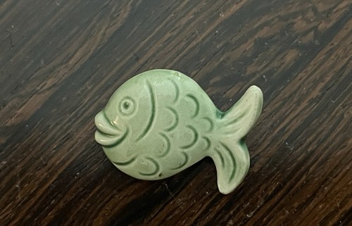 Brooch women shape of a - shape,