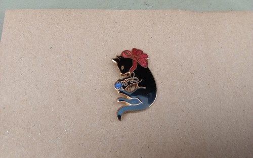 Fish crown cat - , brooch.