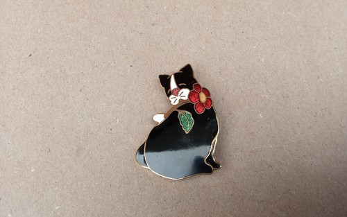 Fish crown cat - , brooch.